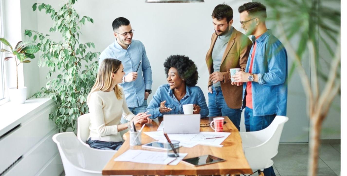 Web trafiği analiz gösterge paneli ve metrik takibi